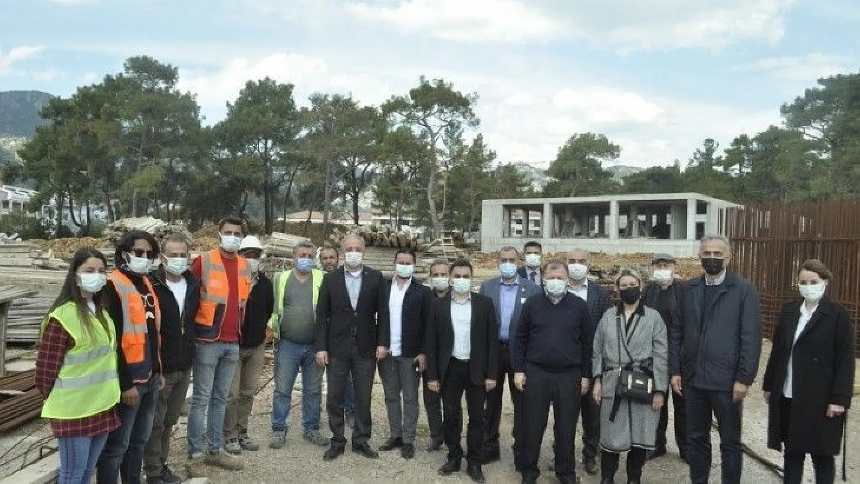 AK Parti İl Yönetimi hastane inşaatında incelemelerde bulundu