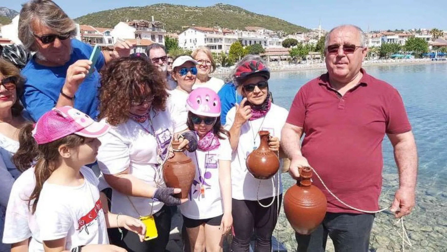 Akdeniz'den Ege'ye yürüyüp testilerle su taşıdılar