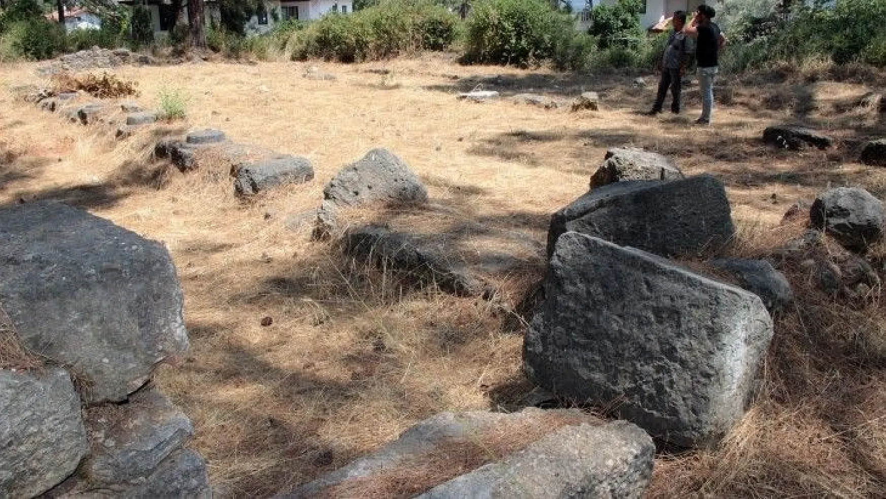 Akyaka'da tarihi kaleden sonra 2 kilise bulundu