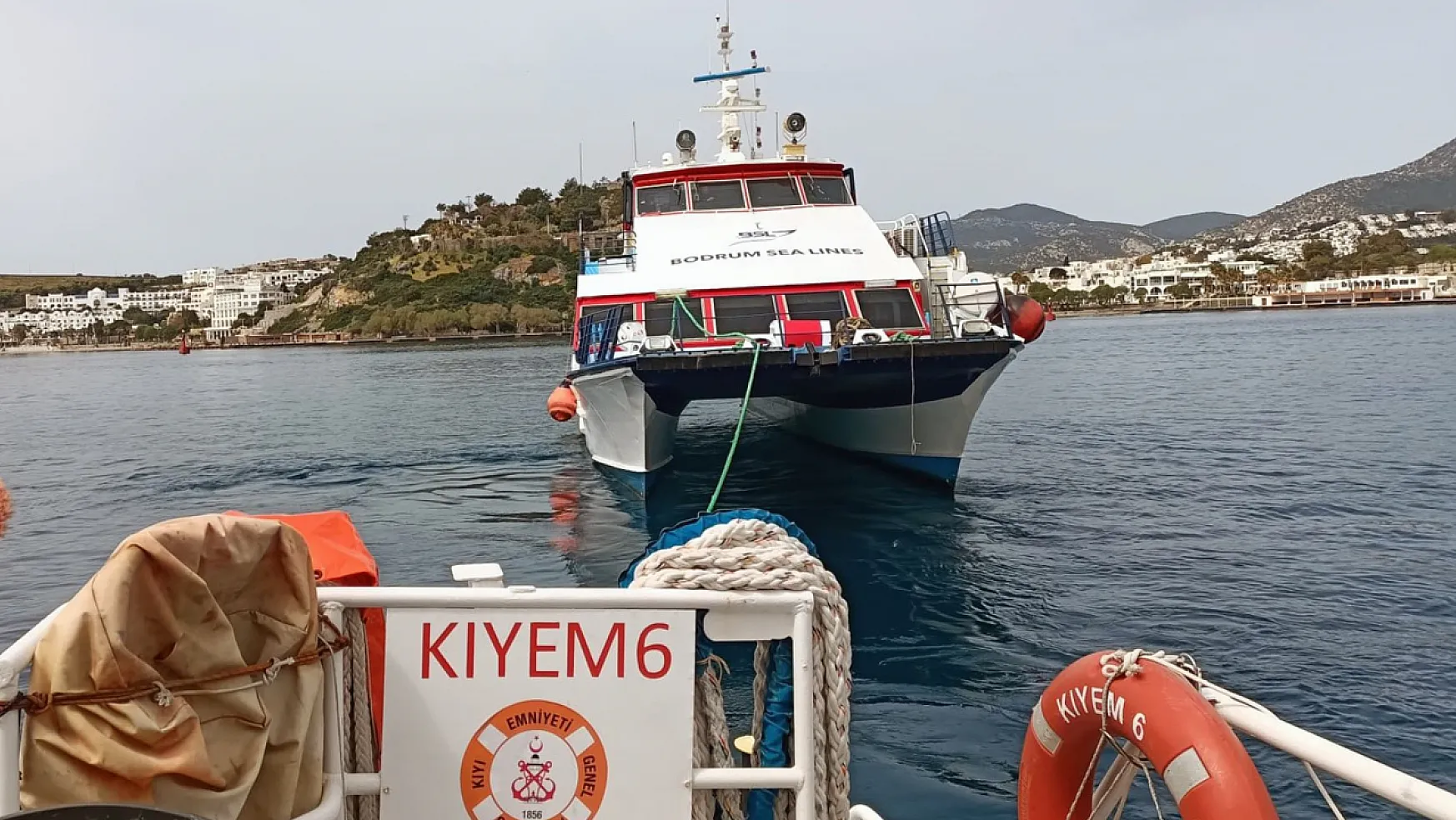 Arızalanan yolcu teknesi ekipler tarafından kurtarıldı