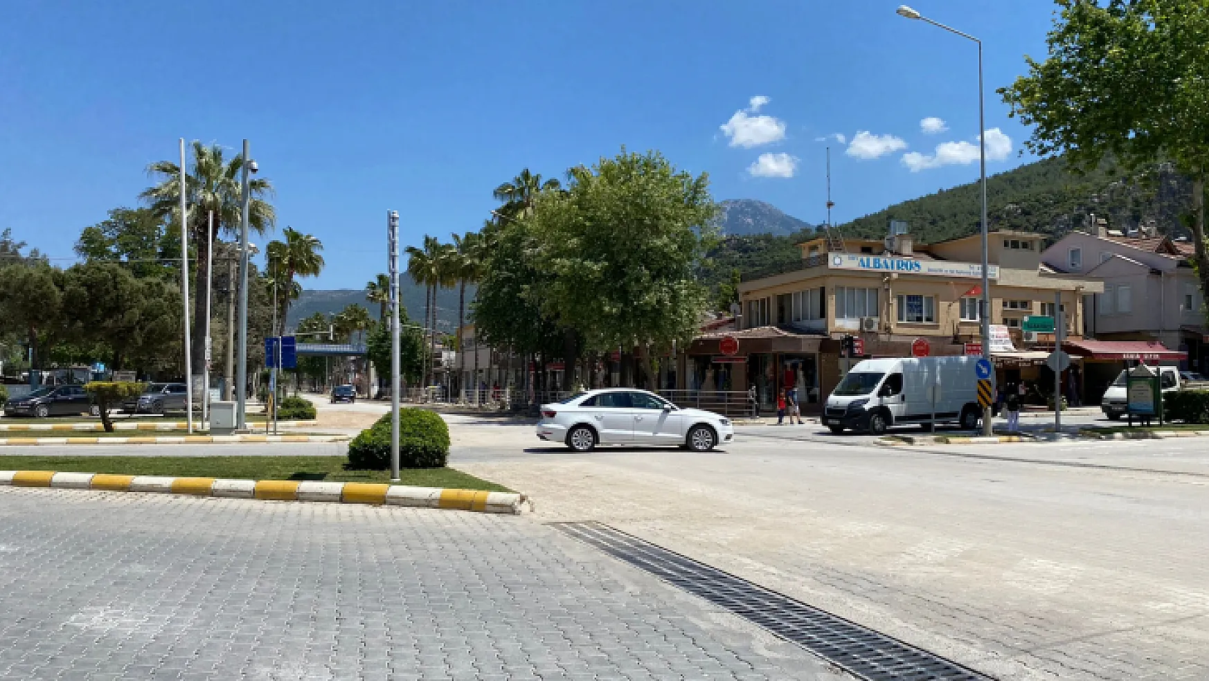 Atatürk Caddesi trafiğe kapalı