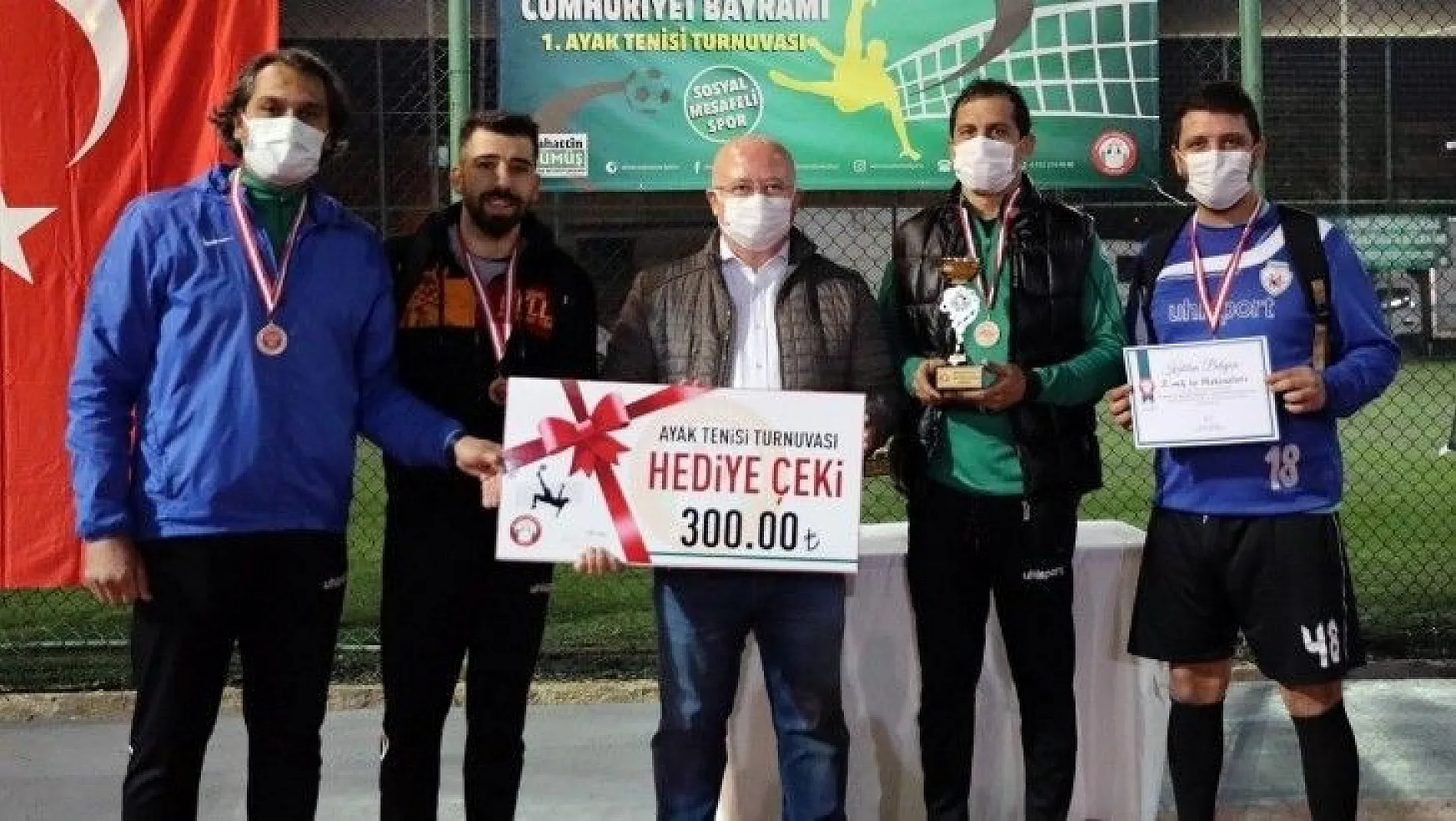 Ayak Tenisi Turnuvası'nda ödüller sahiplerini buldu