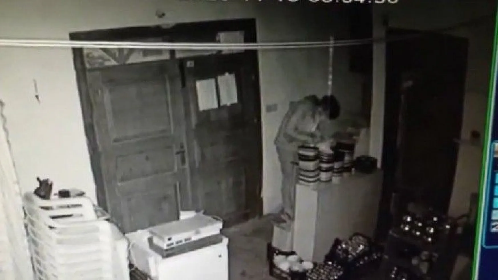 Aynı işyerine ikinci kez giren hırsızlar kameralara yakalandı
