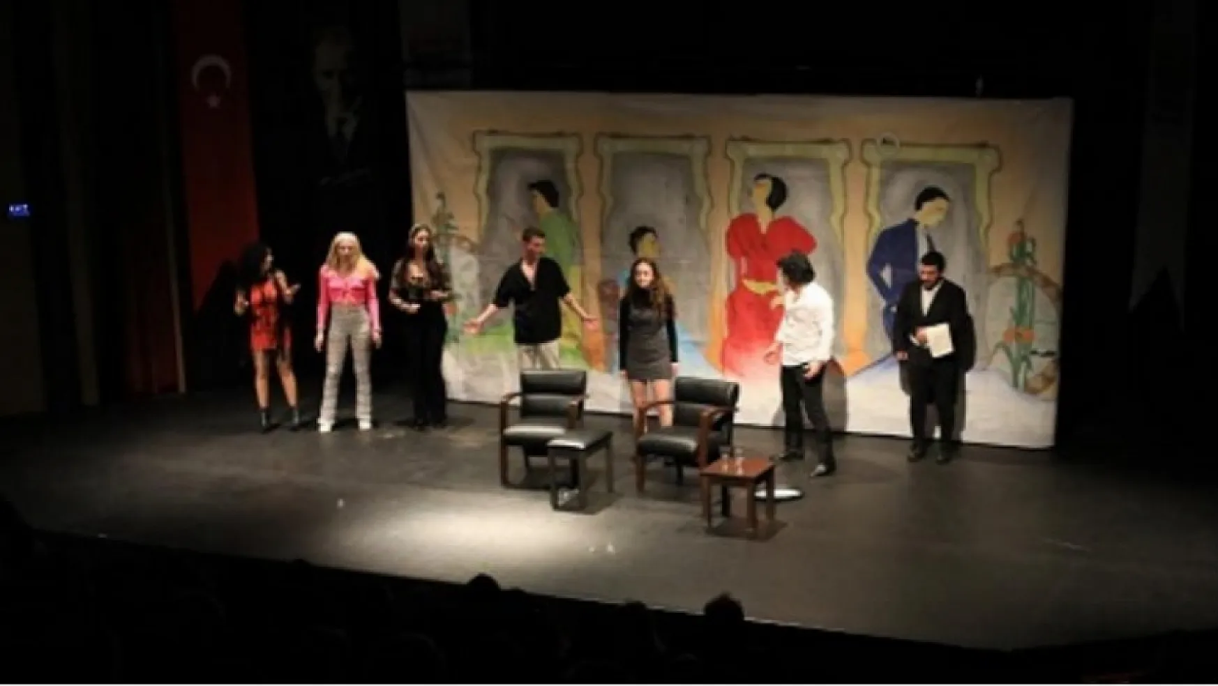 'Az Akıllı Çok Deli' Tiyatro Oyunu Marmaris'te Sahnelendi