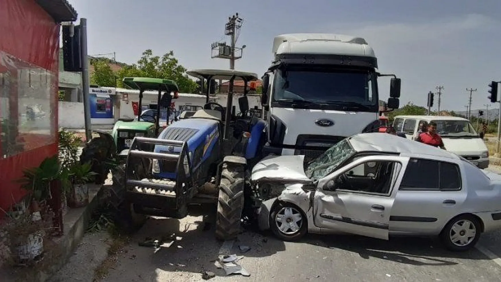 Bafa'da zincirleme trafik kazası: 2 yaralı