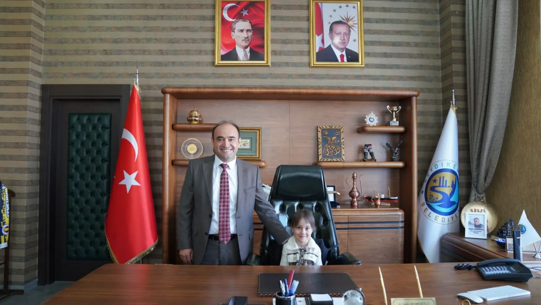 Başkan Akdenizli, koltuğunu çocuklara bıraktı