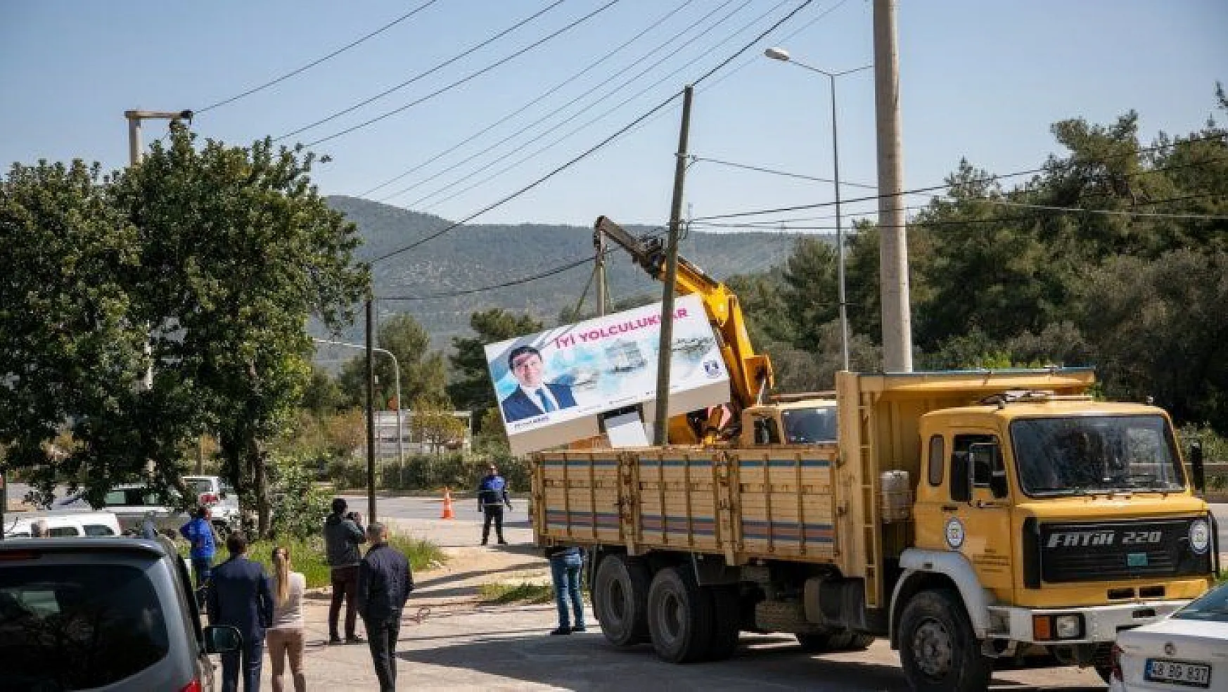 Başkan Aras, 'Bodrum'a Hoş Geldiniz' Yazan Totemini Kaldırttı
