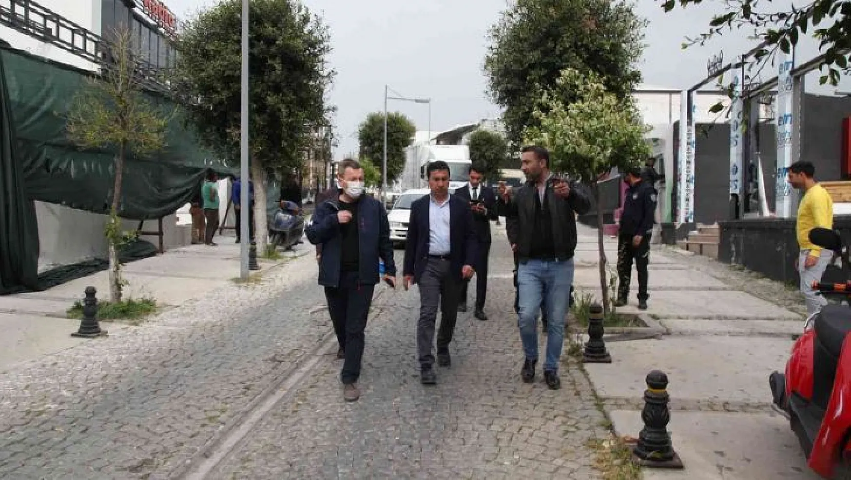 Başkan Aras, mahalle ziyaretlerine devam ediyor