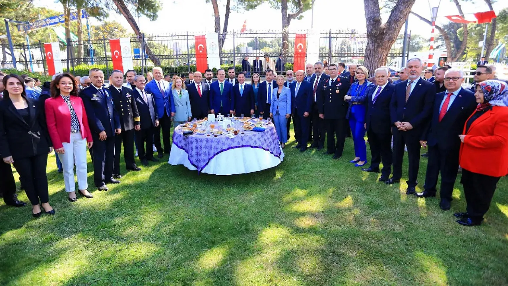 Başkan Aras'tan Bayram Sabahı Vatandaşlara Simit ve Peynir