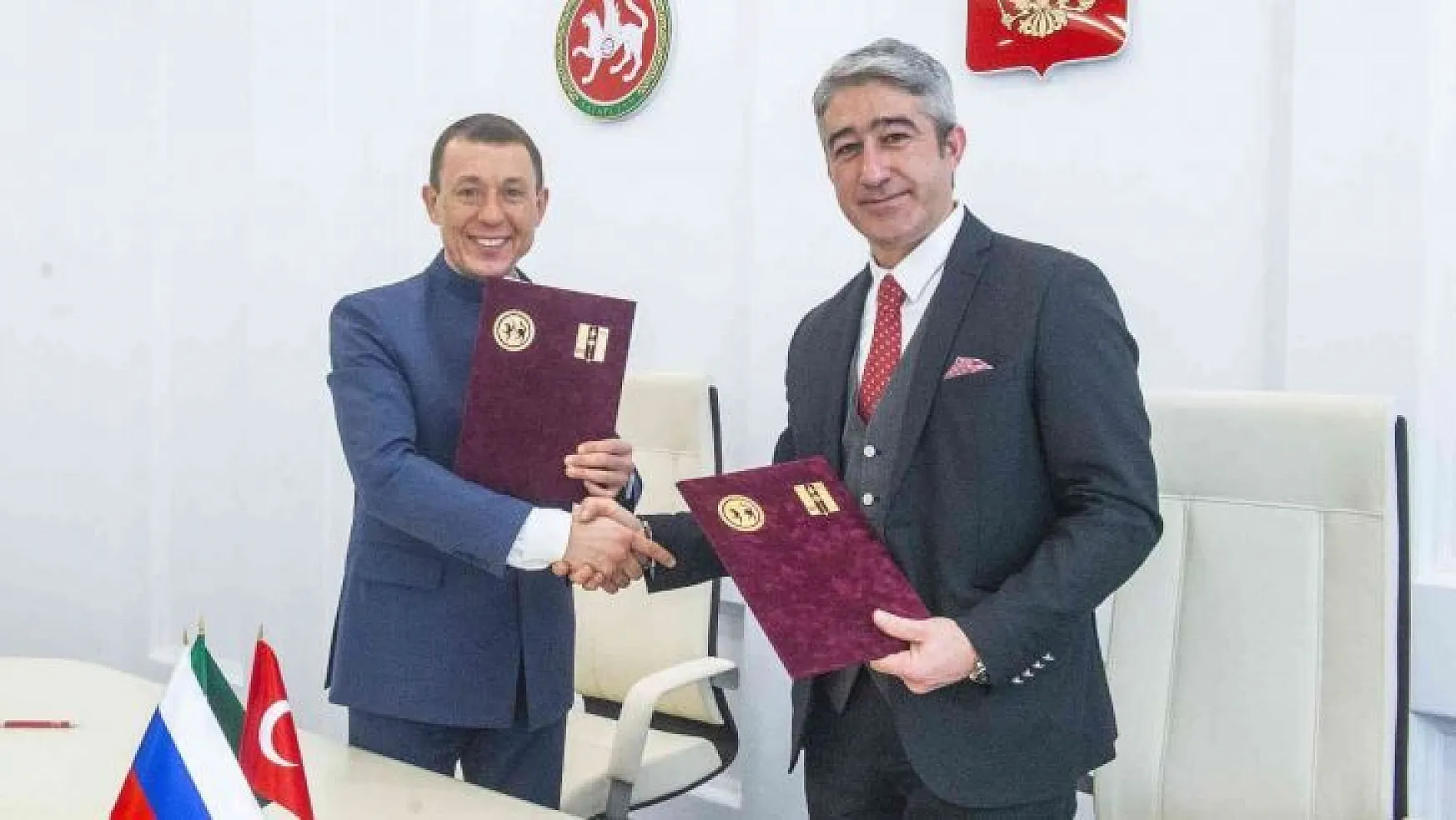 Başkan Oktay kardeş şehir Nijnekamsk'ta iş birliği protokolü imzaladı