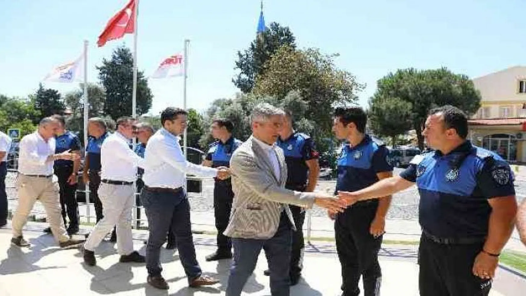 Başkan Oktay, personelle bayramlaştı