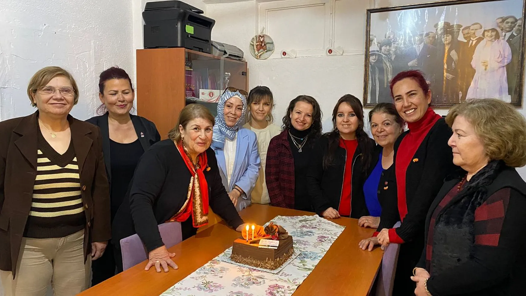 Başkan Özdemir yeni yaşını sevenleriyle kutladı