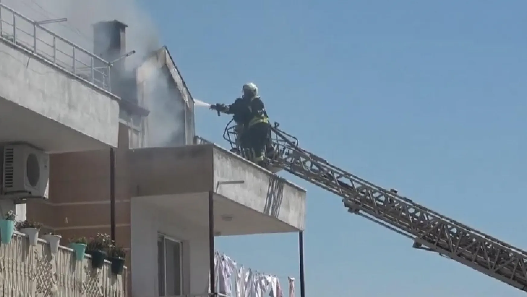 Başkan Sağır'ın ikamet ettiği apartmanda yangın çıktı 