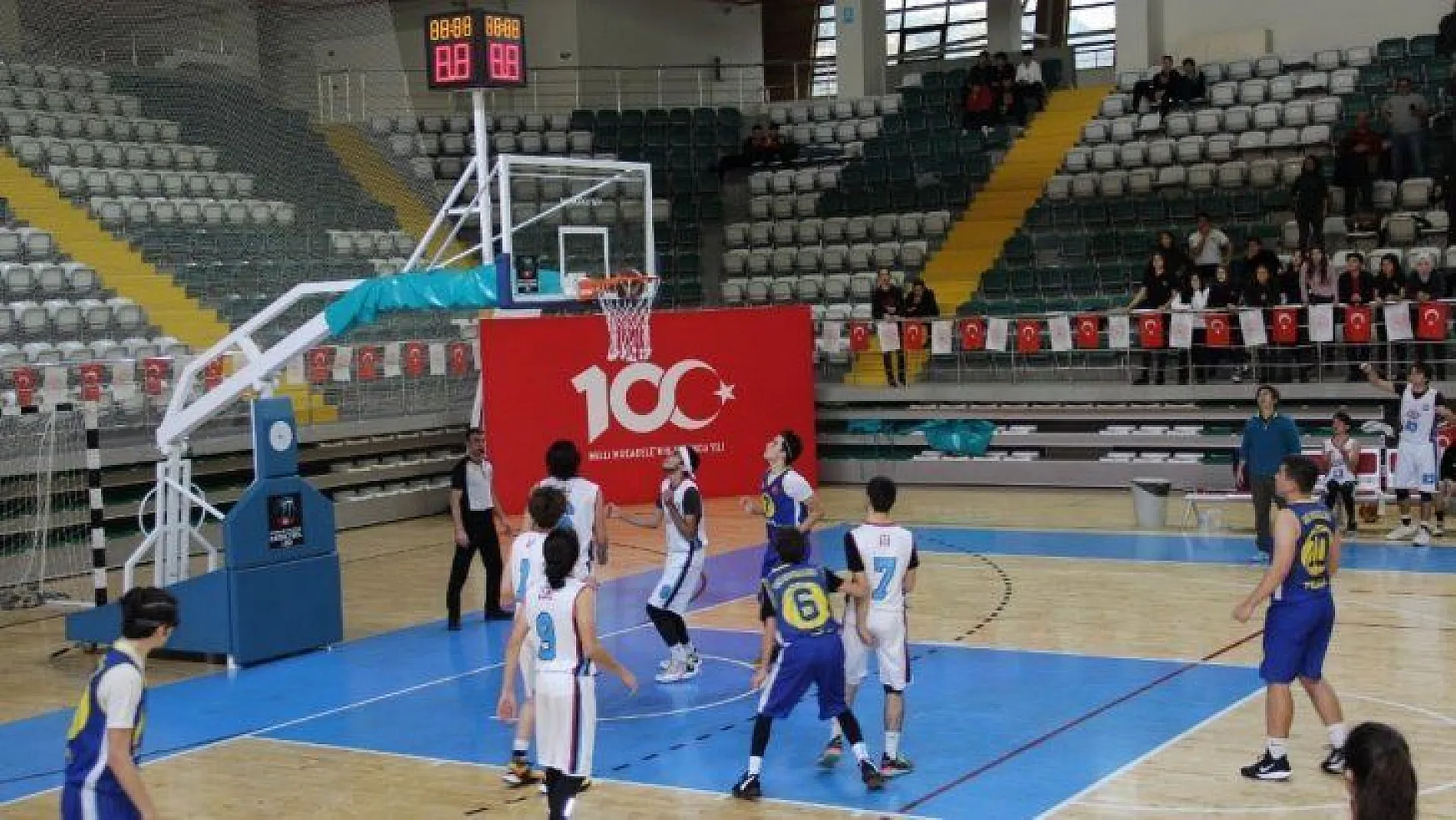 Basketbol Genç Erkekler İl Birinciliği müsabakaları Menteşe'de yapıldı
