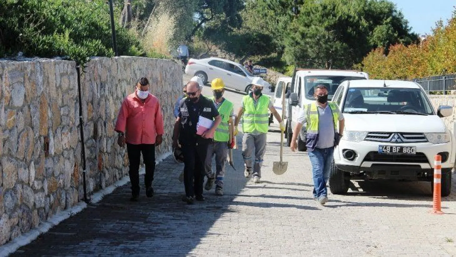 Belediye ekipleri, Yılmaz Özdil'in villasında yıkım çalışmalarına başladı
