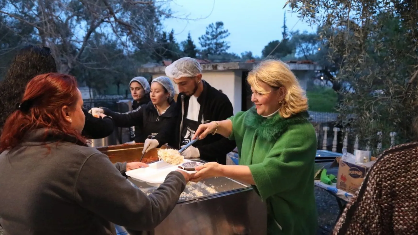 Belediye iftar programları devam ediyor