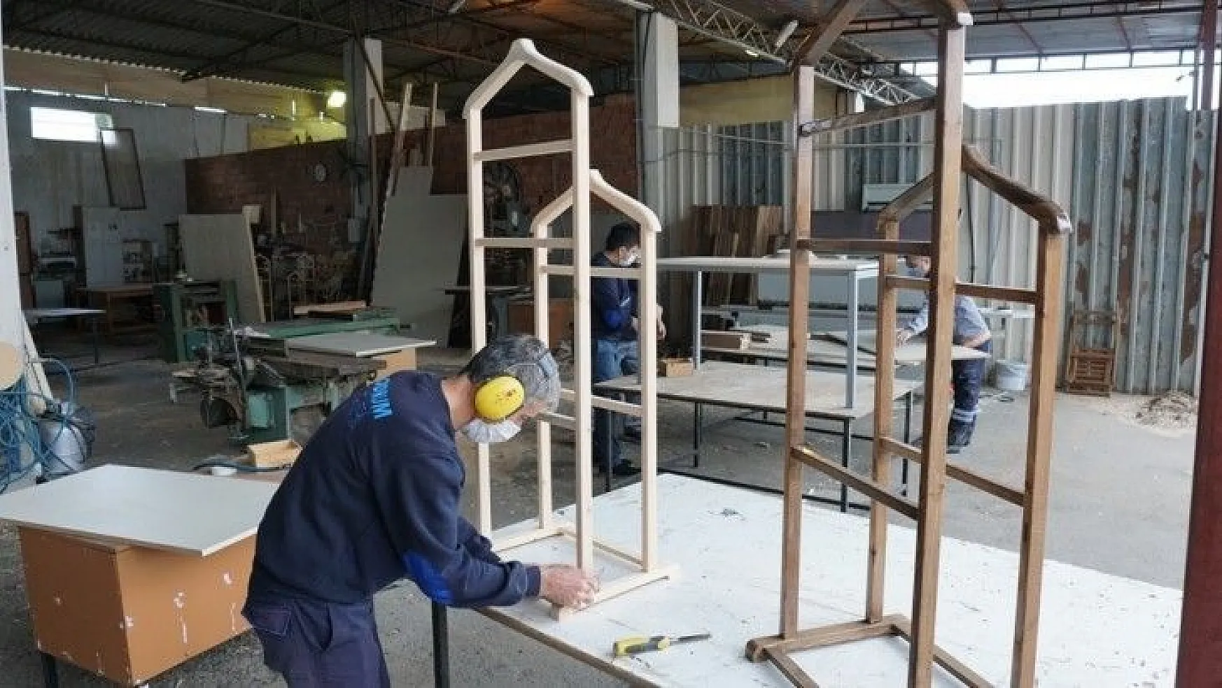 Bodrum Belediyesi mobilya üretimiyle tasarruf sağlıyor