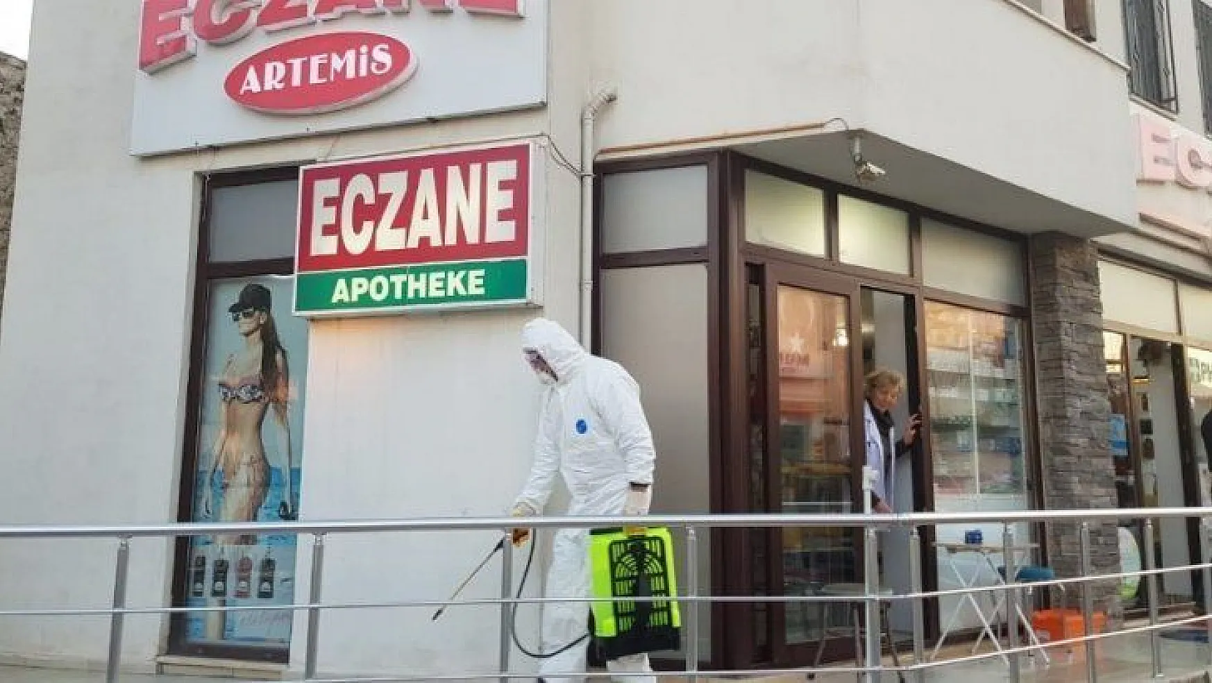 Bodrum Belediyesi tüm eczaneleri dezenfekte ediyor