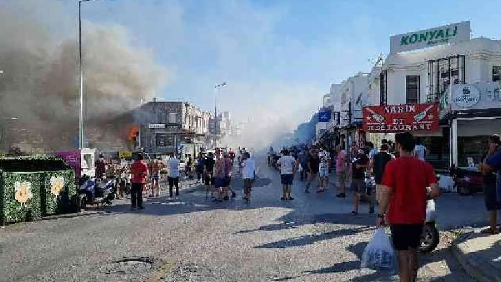 Bodrum'da fırın yangını işyerleri ve ikametlere sıçradı