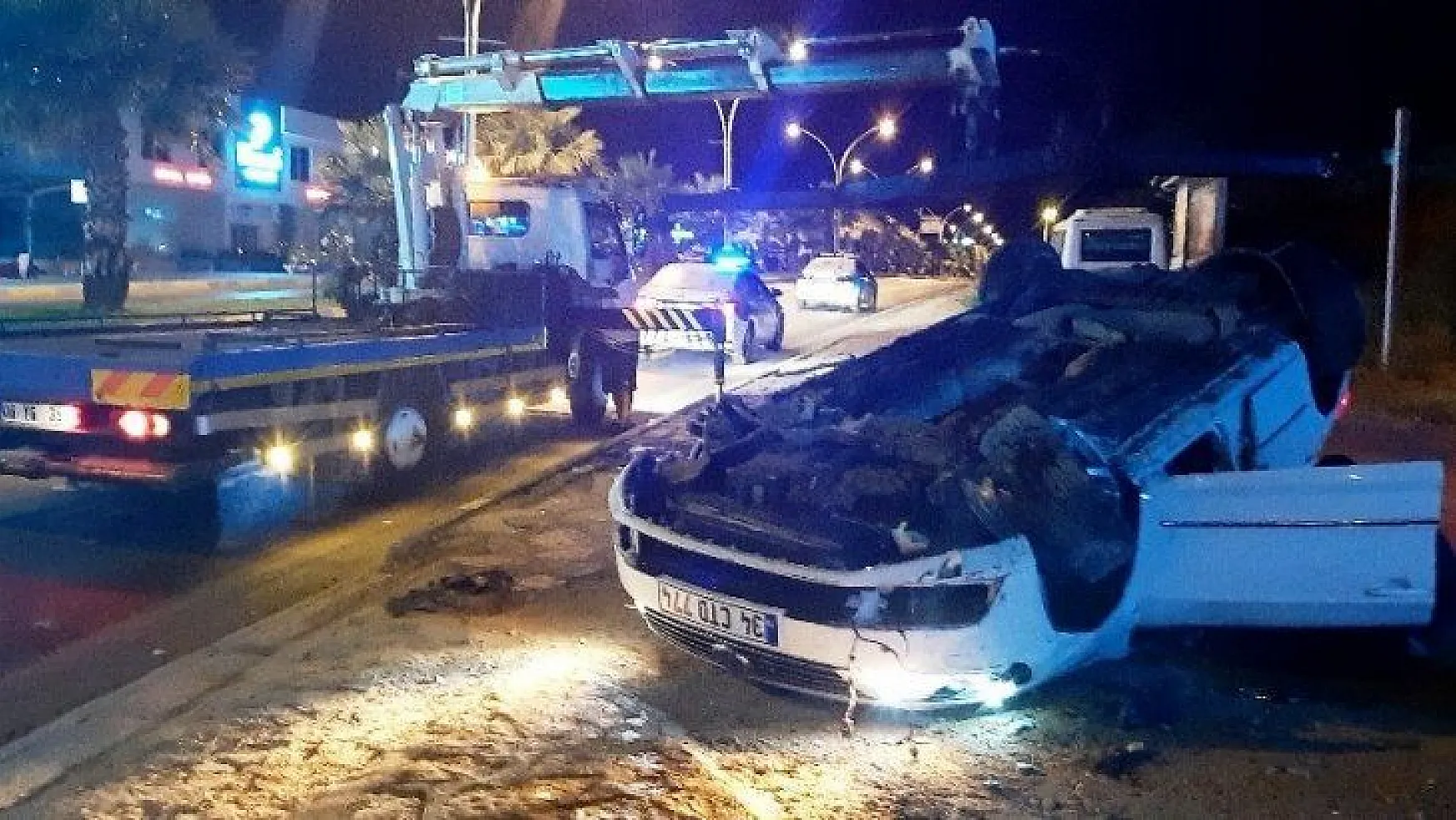 Bodrum'da kavşağa hızlı giren otomobil taklalar attı: 4 yaralı