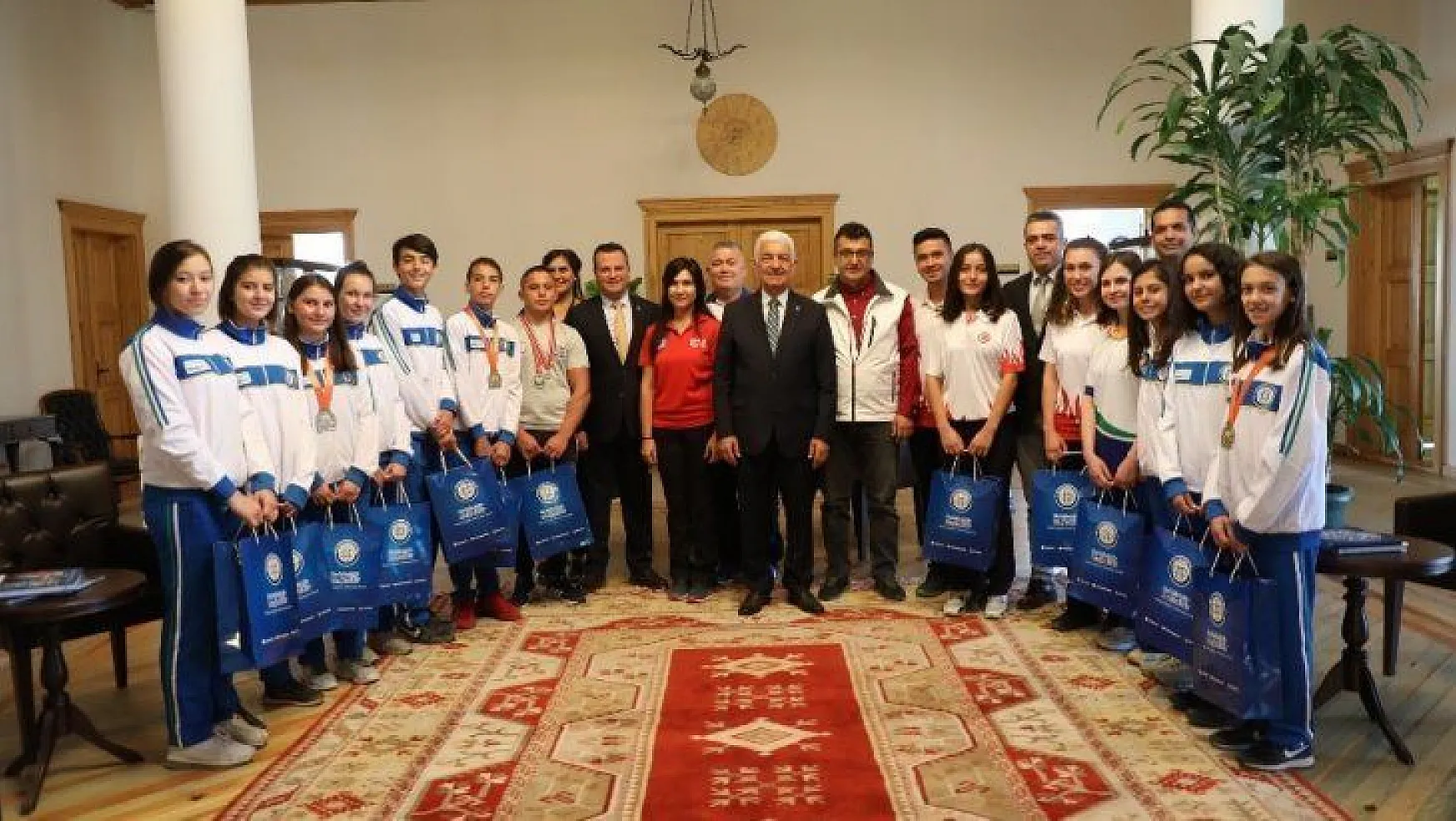 Büyükşehrin başarılı sporcularından Başkan Gürün'e ziyaret