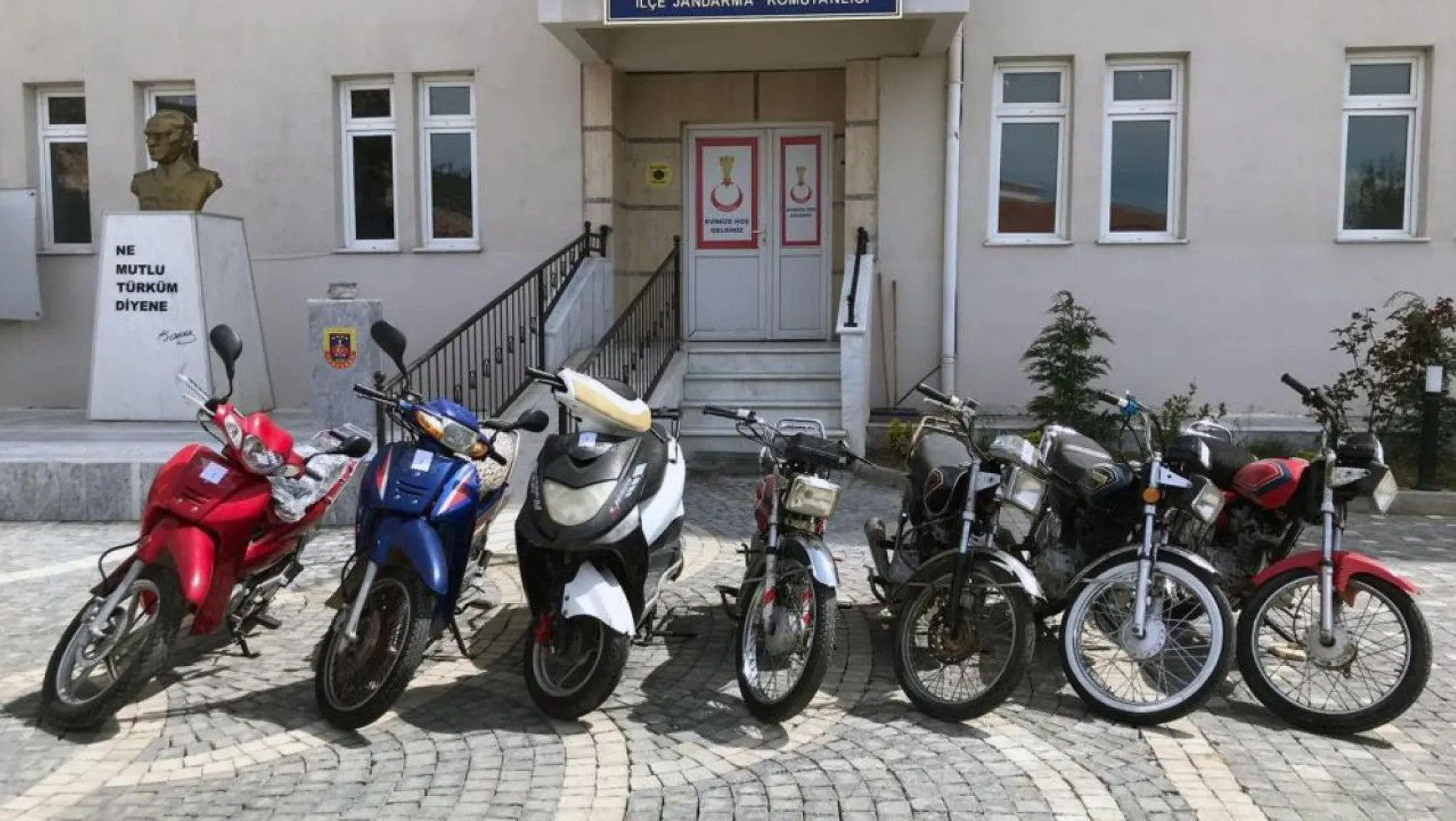 Çaldığı motosikletleri sosyal medyadan satmaya çalışınca yakalandı
