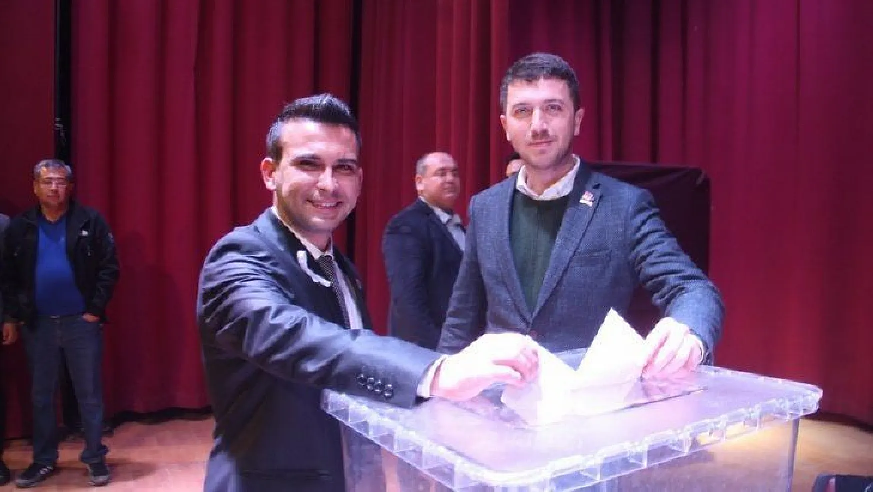 CHP Gençlik kolları başkanlığına Oğuzhan Çoban seçildi