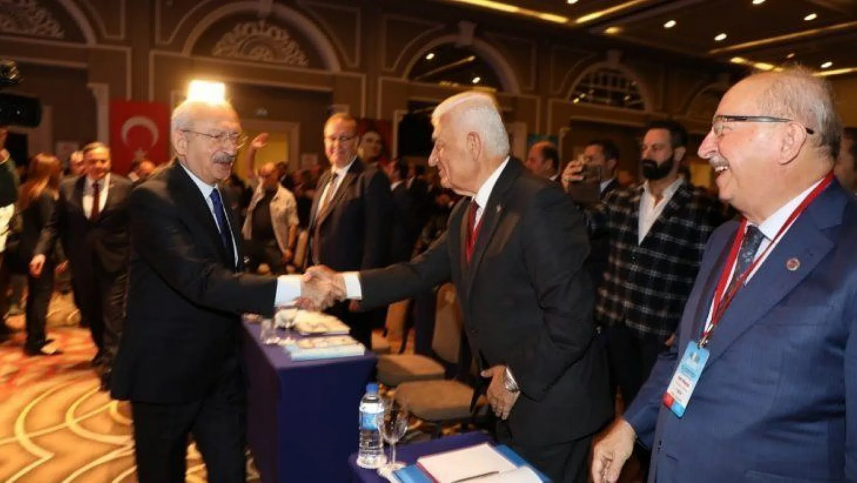 CHP'li belediye başkanları İzmir'de bir araya geldi
