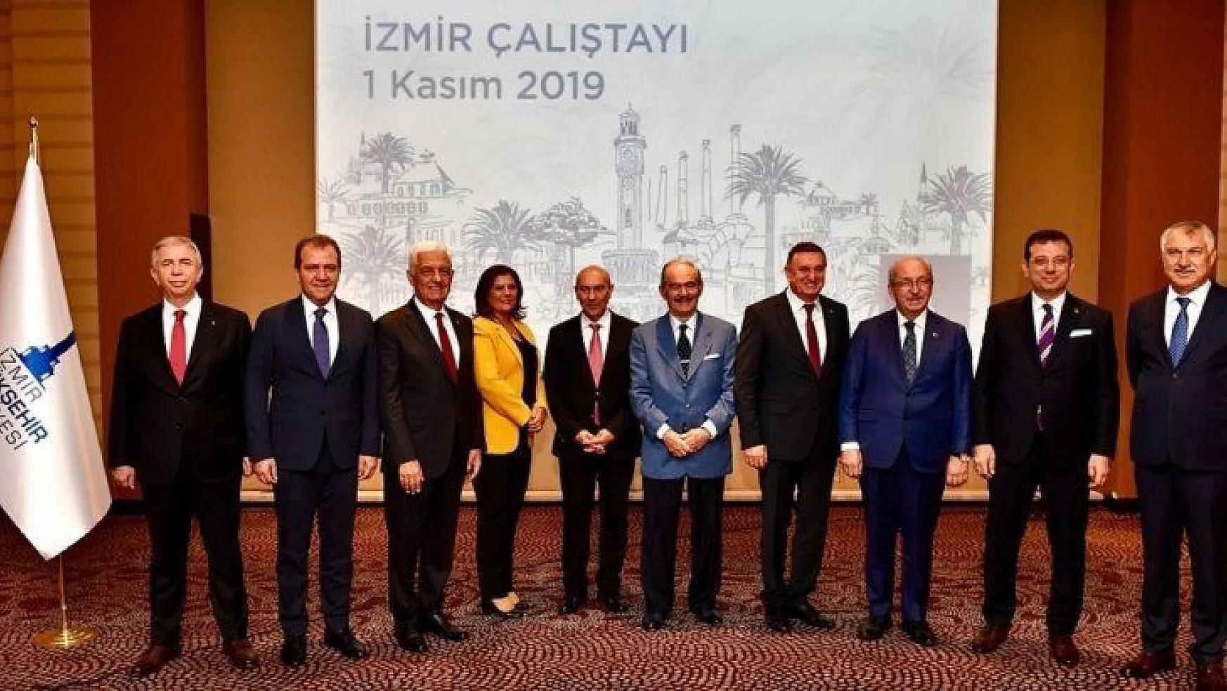 CHP'li Büyükşehir Belediye Başkanları İzmir'de toplandı