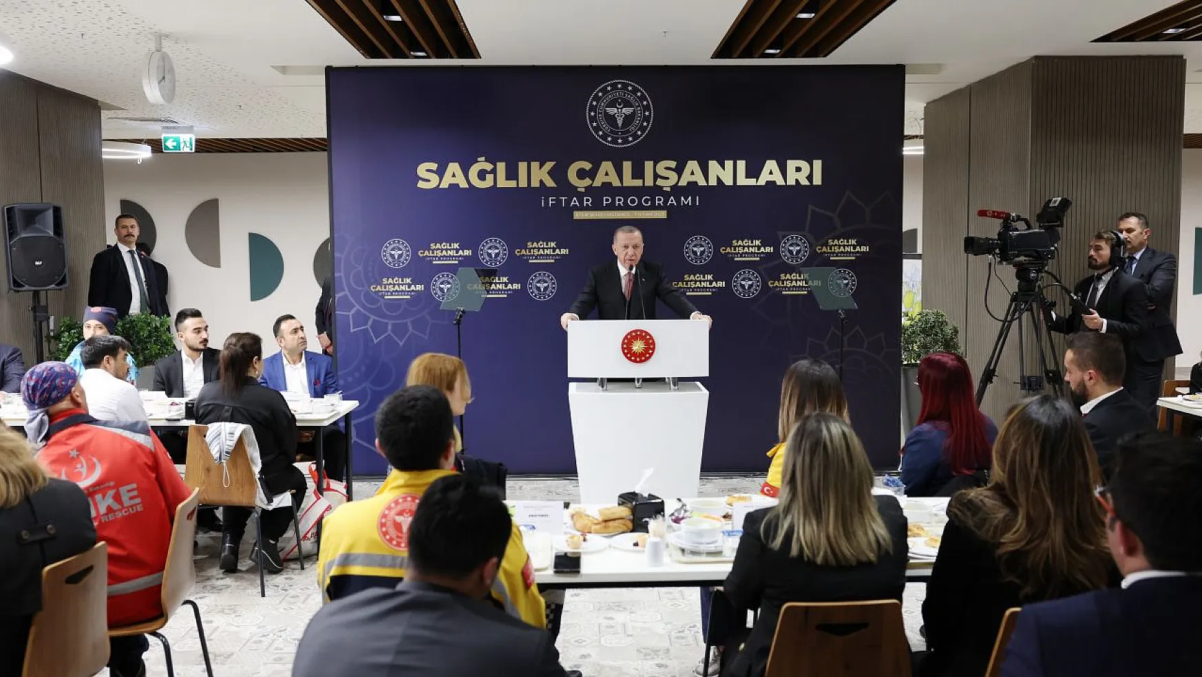Cumhurbaşkanı Erdoğan: '42 bin 500 sağlık personeli alıyoruz'