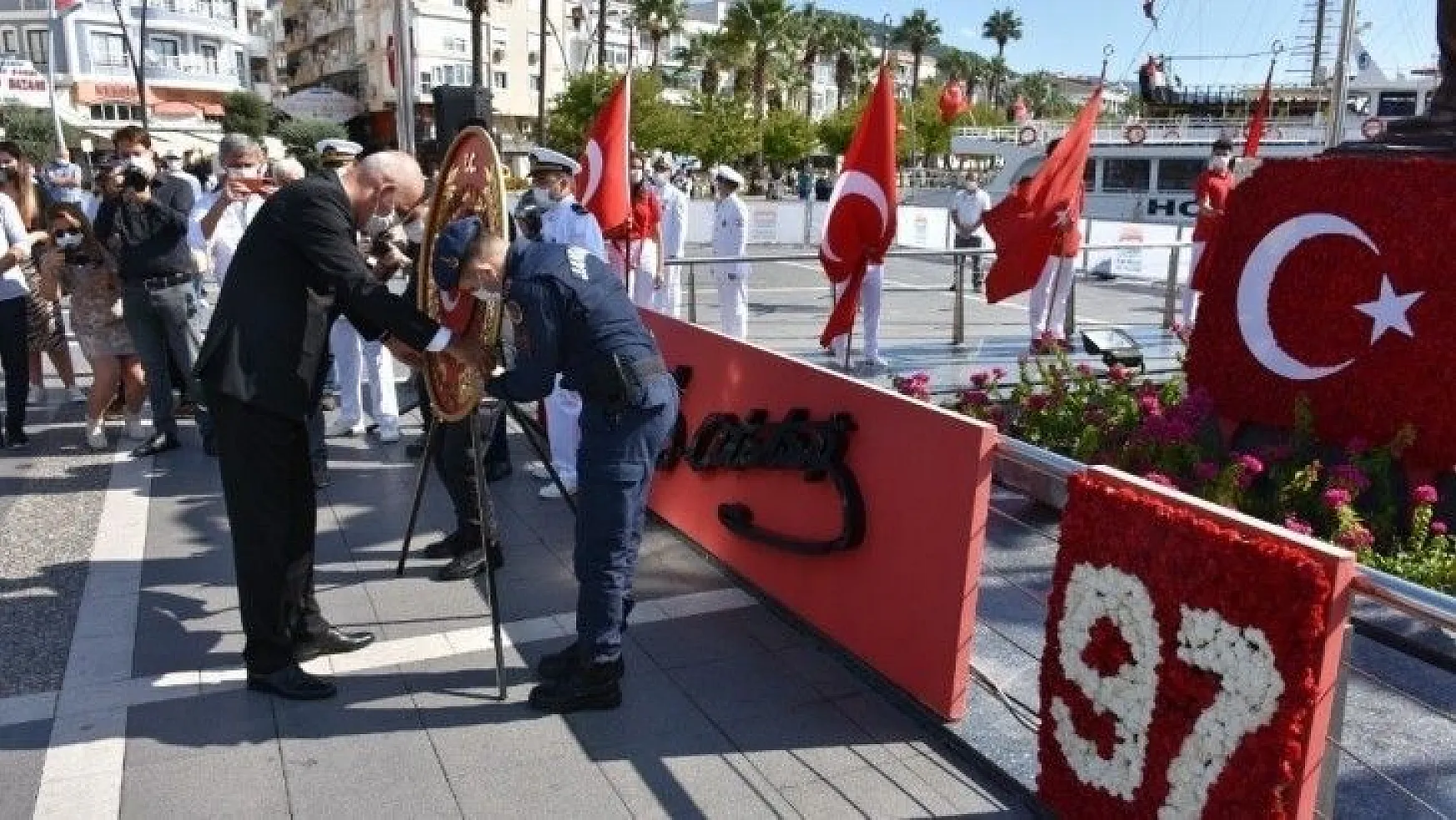 Cumhuriyet Bayramının 97.yılında Marmaris'te çelenk sunma töreni yapıldı