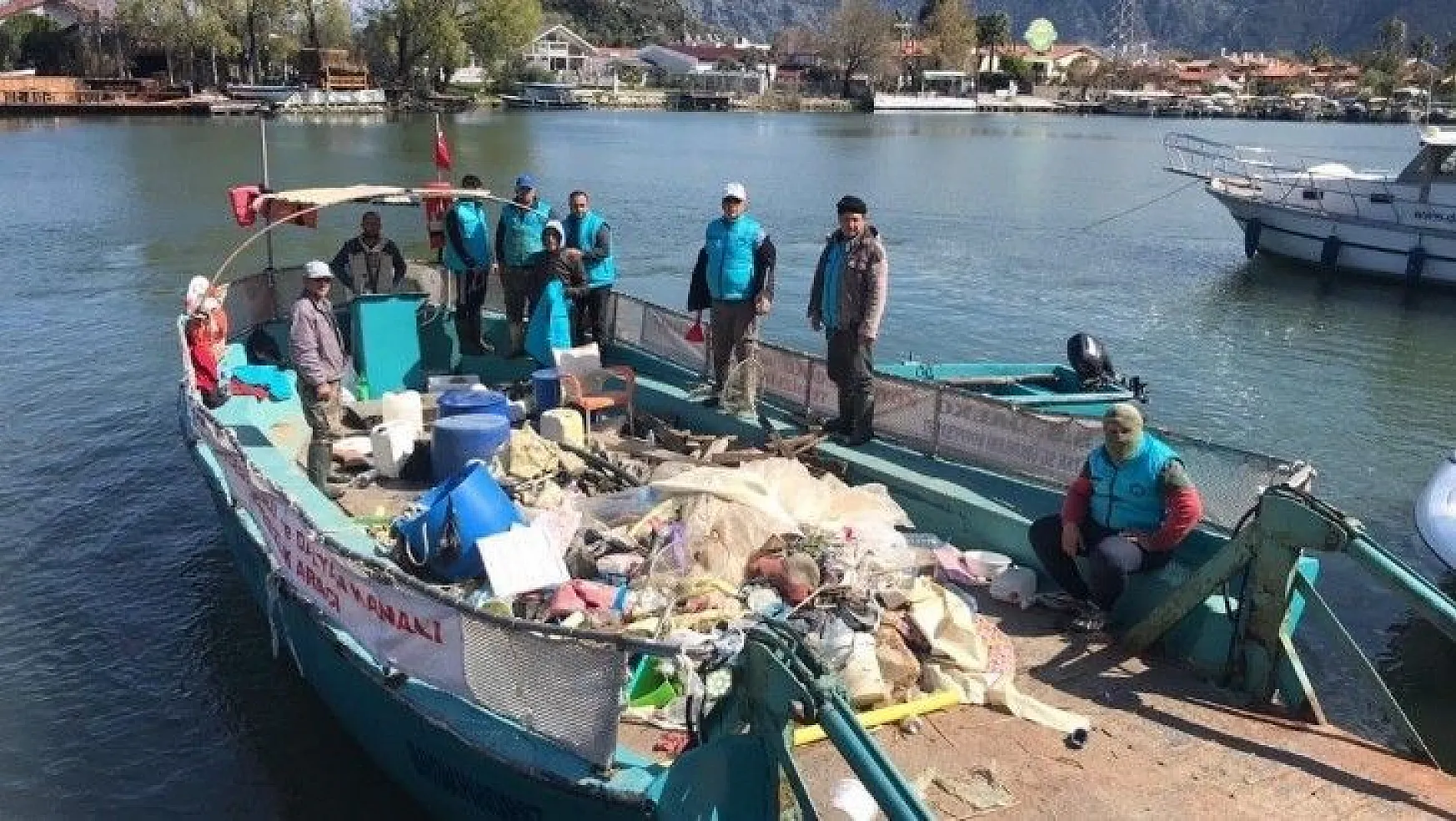 Dalyan Kanalı ve Köyceğiz Gölü'nde temizlik çalışmalarına devam ediliyor