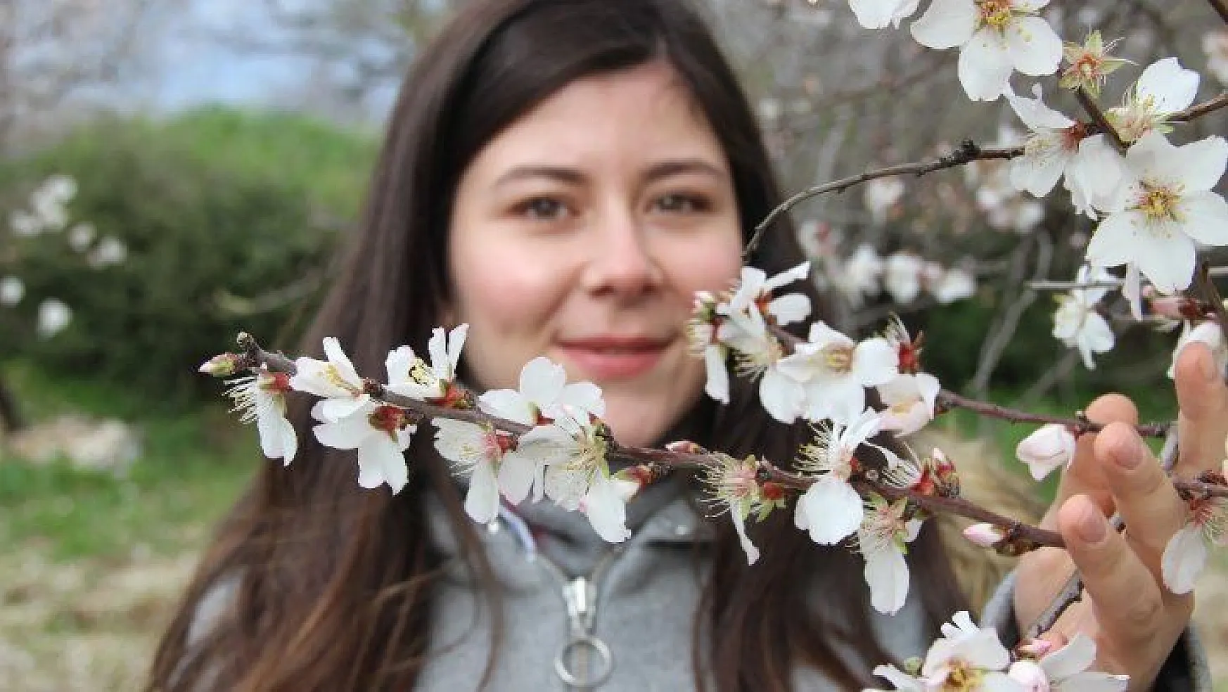 Datça, 'Badem Çiçeği' şenliği ile ısındı