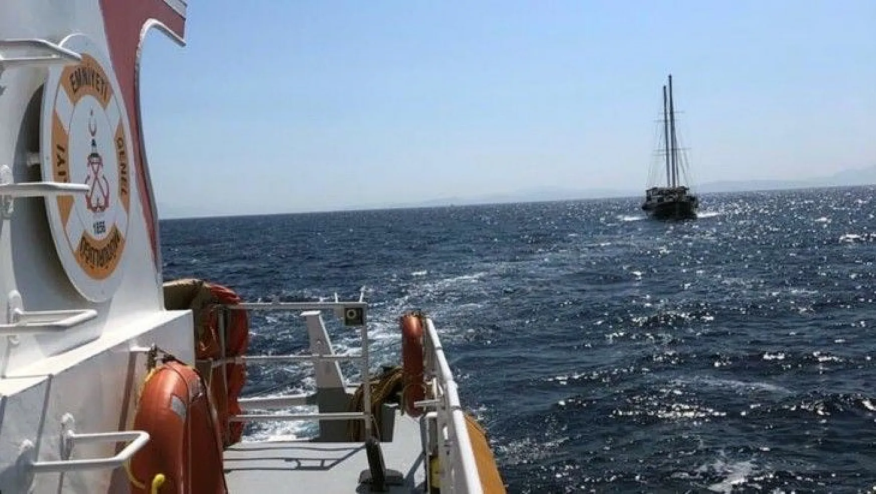Datça açıklarında sürüklenen tekneyi Kıyı Emniyet kurtardı