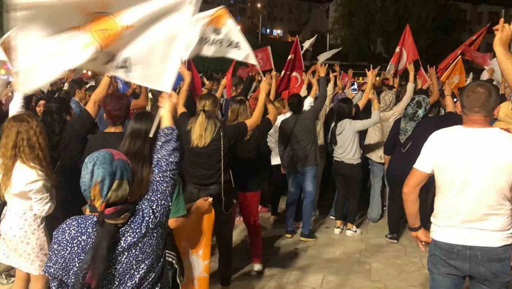 Datça'da Cumhur ittifakı seçim zaferini kutladı