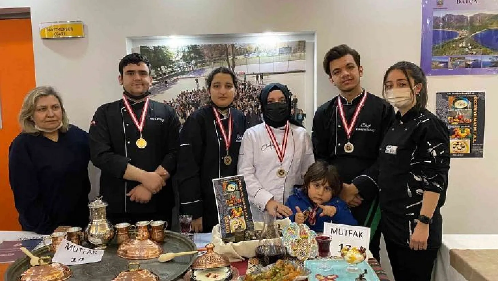 Datçalı öğrenciler 'Osmanlı Mutfağı Yemek Yarışması'ndan 5 gümüş madalya ile döndü