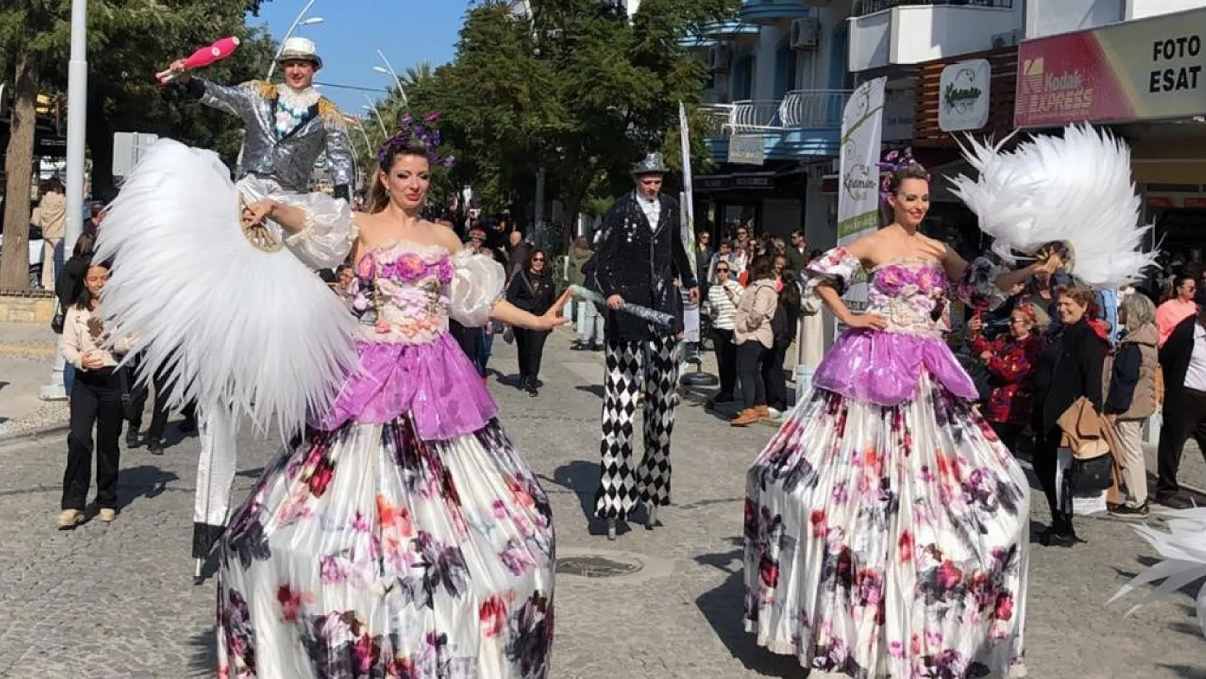 Doğu kışı yaşarken, Datça'da Badem Çiçeği Festivali başladı