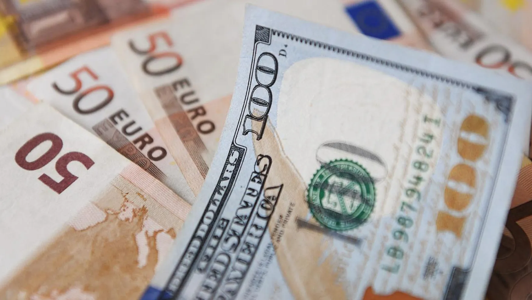 Dolar ve Euro'dan Yeni Rekor 