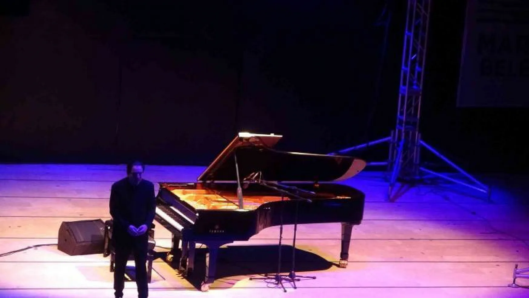 Dünyaca ünlü piyanist Marmaris'te binlerce kişiye konser verdi