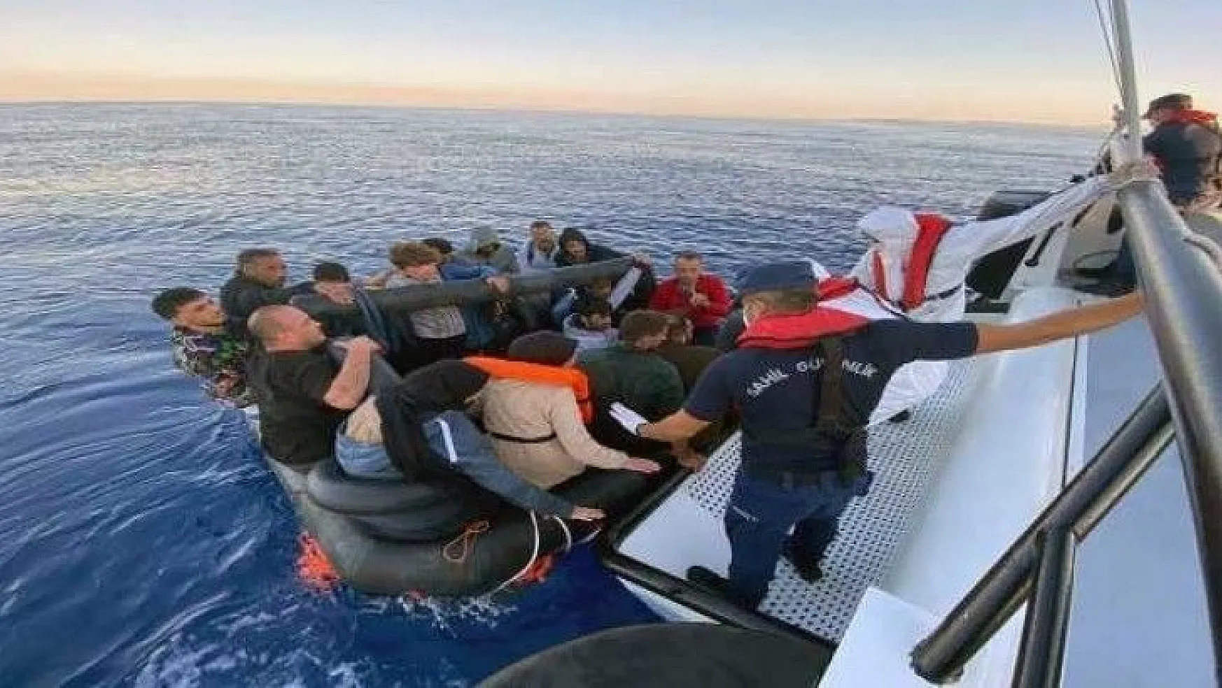 Ege Denizi'nde 57 düzensiz göçmen kurtarıldı