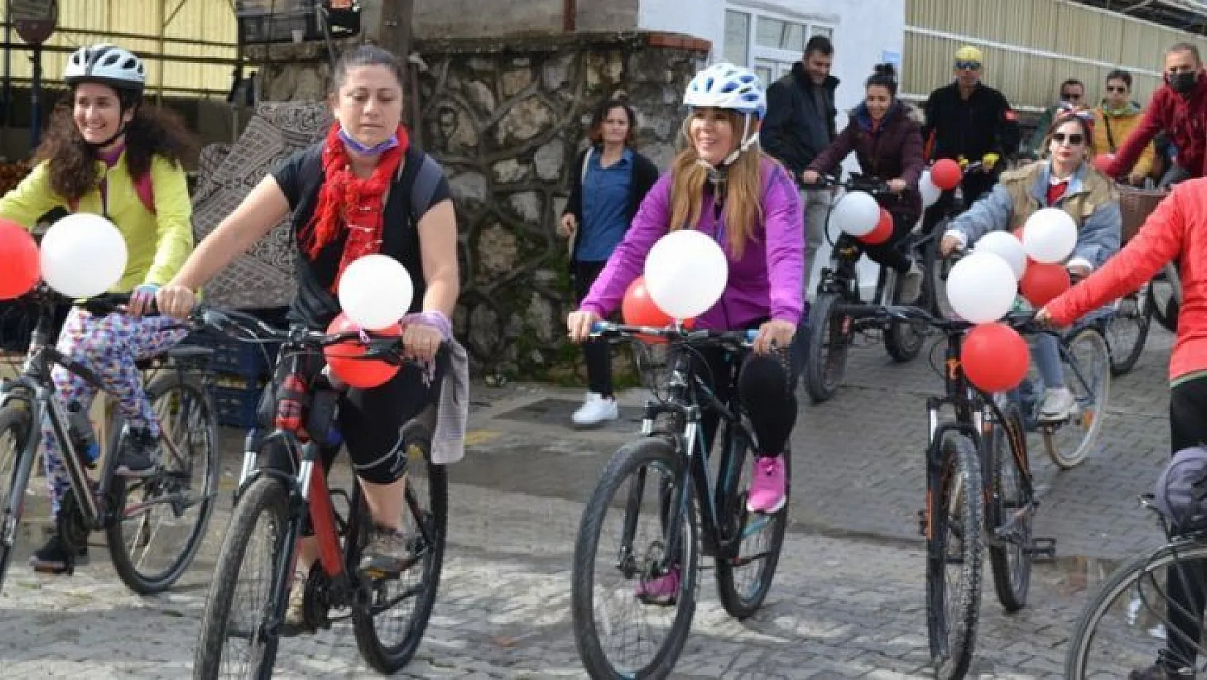 Emekçi kadınlar için bisiklet turu