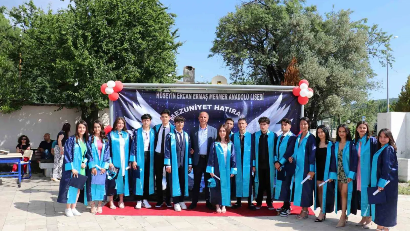 Ermaş Anadolu Lisesi'nde mezuniyet sevinci