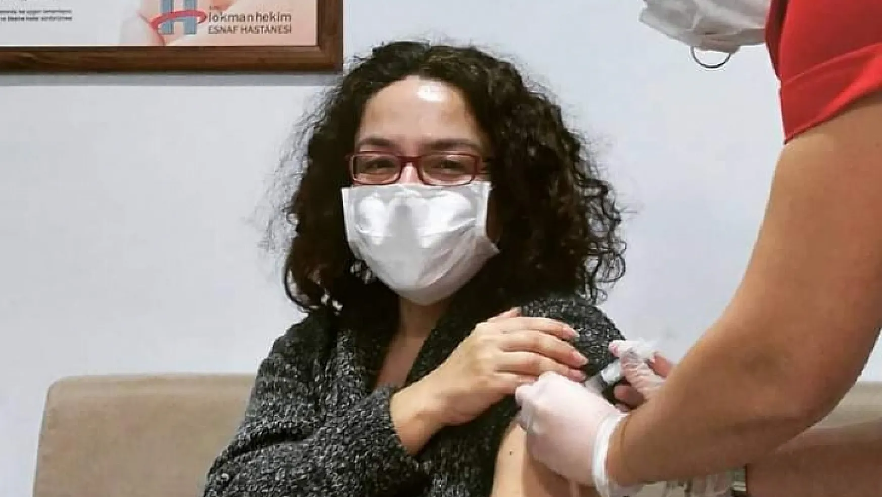 Esnaf Hastanesi çalışanları da aşı oldu
