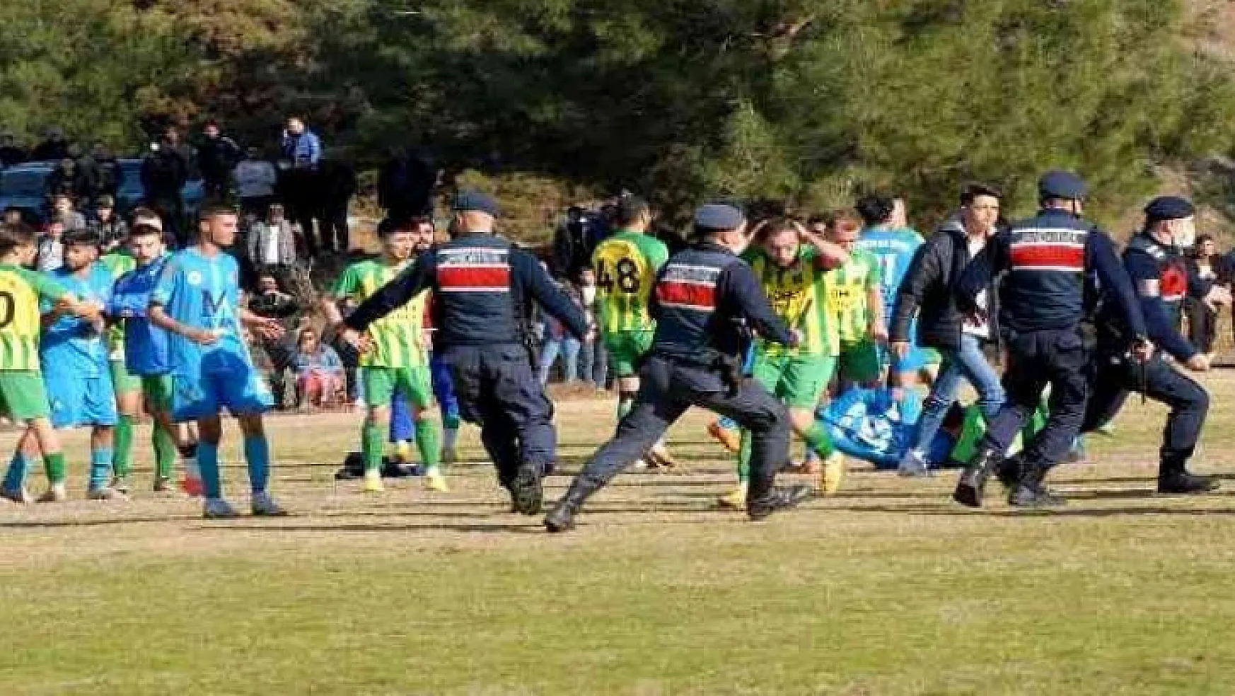 Fethiye'de amatör ligdeki futbol maçında kavga
