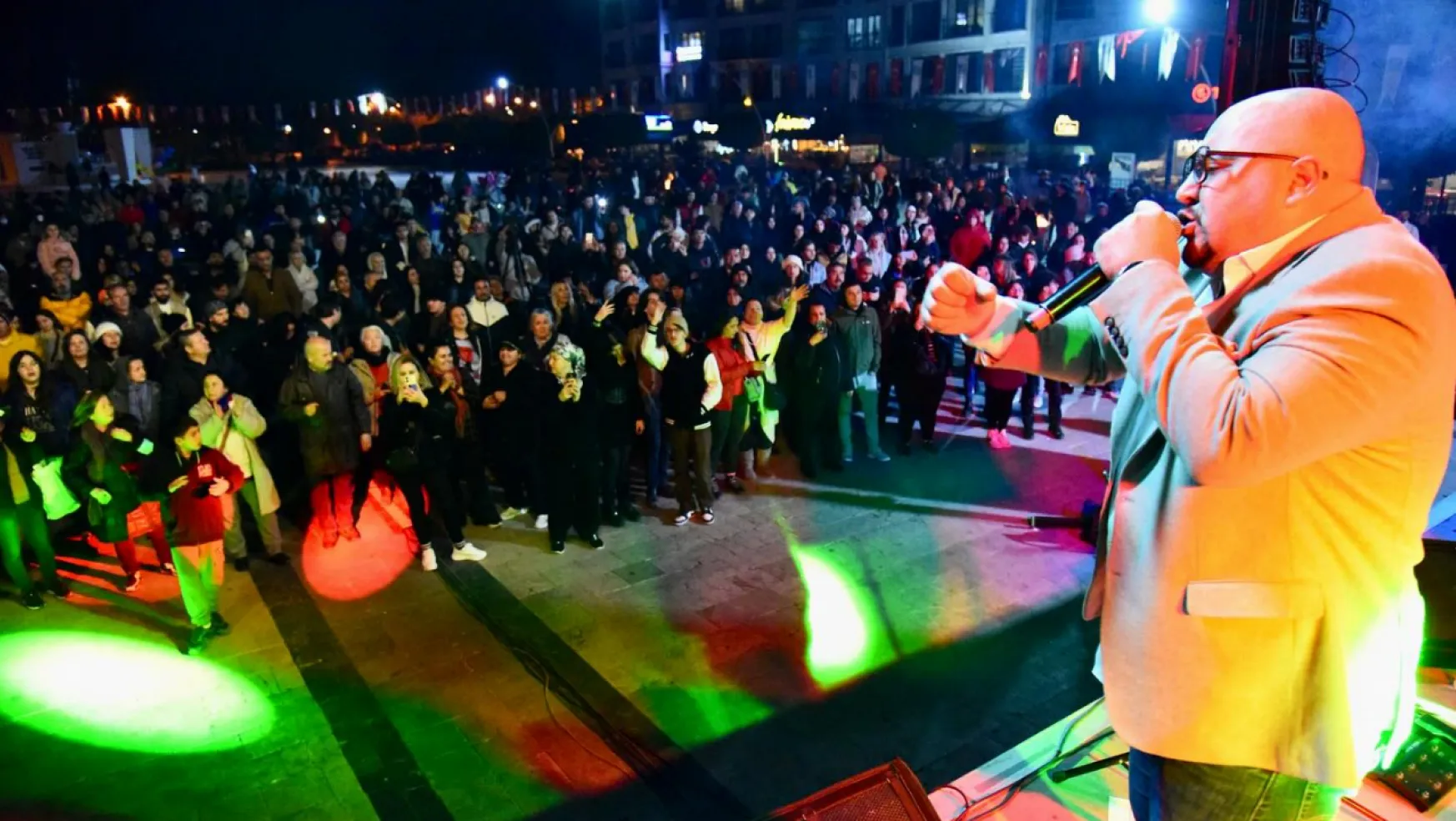 Fethiye'de Cem Karaca ve Barış Manço'yu Anma Konseri Düzenlendi