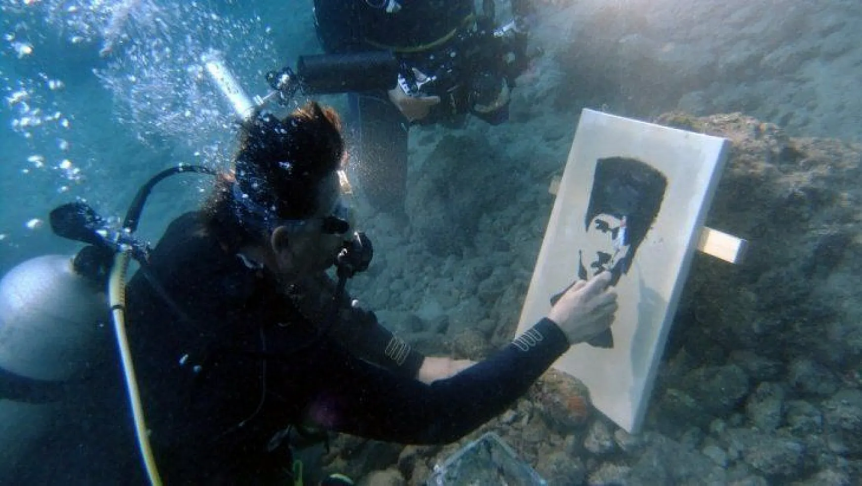 Fethiye'de denizaltında resim yaptılar
