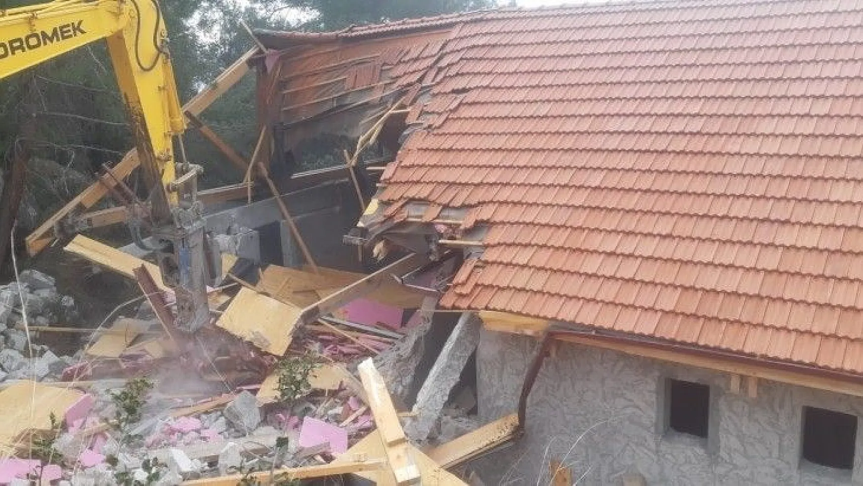 Fethiye'de ki kaçak villalar yıkılıyor