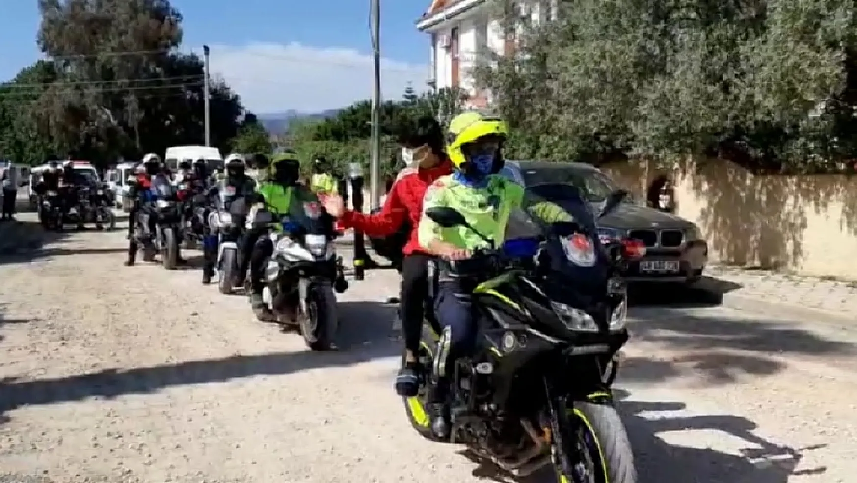 Fethiye'de polislerden 23 Nisan Konvoyu