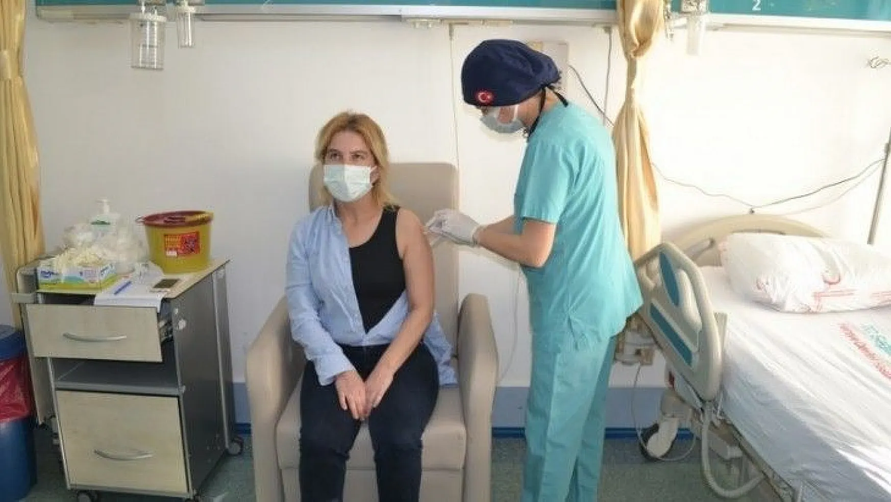 Fethiye'de sağlık çalışanları aşı oldu