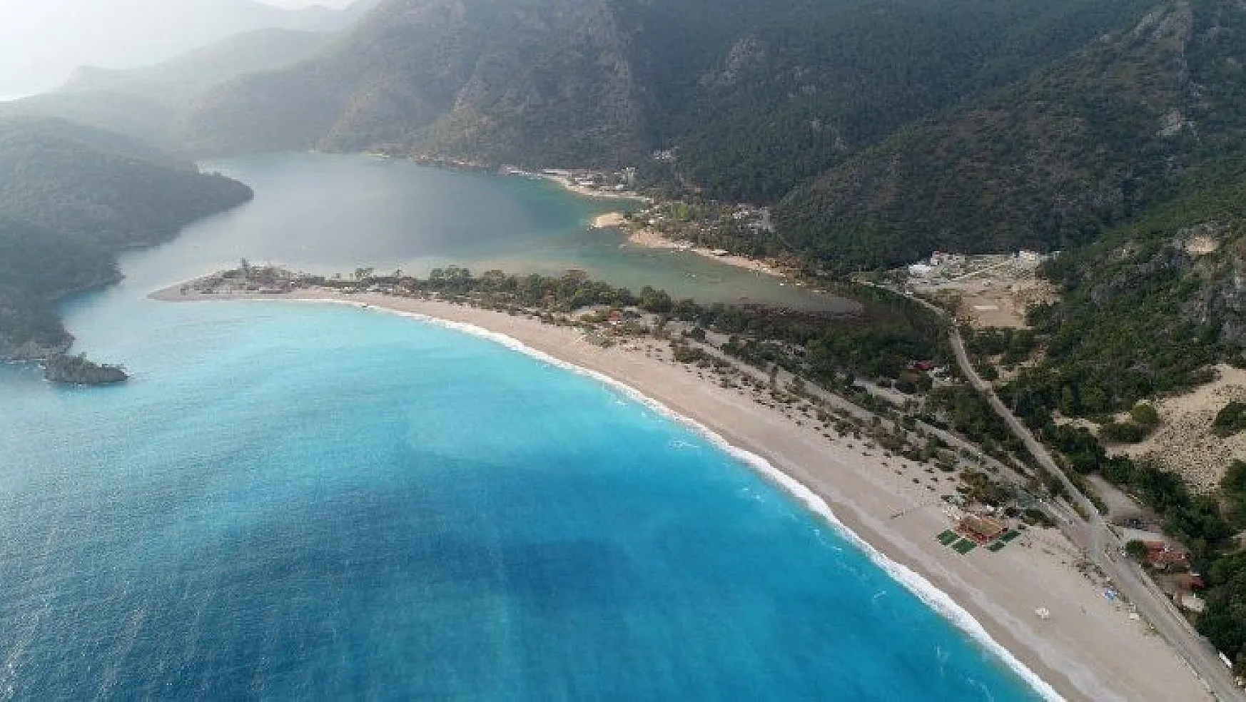 Fethiye'de sahil ve meydanlar boş kaldı